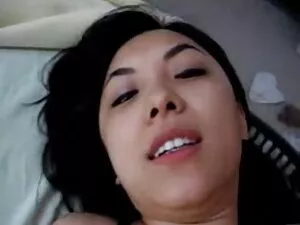 ケリーはもはや処女ではありません。 女性 ...