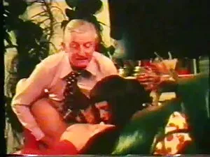 マッサージは熱いコック摩擦に変わります  ...