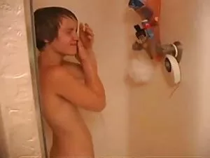 リナはラテックスを通してバイブレーターを ...