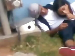 金髪Faketaxiは、タクシーのボンネ ...