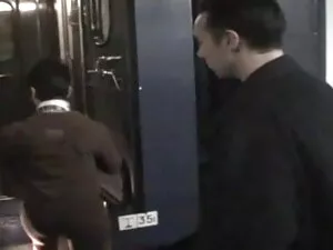 ほとんどクールなブロンドは、お尻の深いそ ...