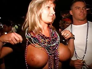 大人のマッサージ映画と冗談いっぱいの女の ...