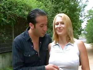 成熟した官能的な女性とのオフィスでのセッ ...