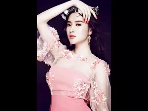 アジアの女の子の回転、脳卒中や乗り物 女 ...