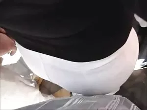 金髪の女性は彼女の赤毛の女性の性別を使用 ...