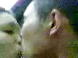 巨乳ブルネットが突っ込まれます。 無料  ...