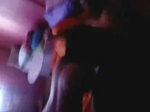 熟女フェムドムは彼の小さな棒を証明する  ...