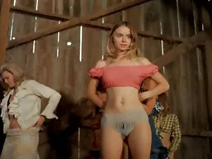 イギリスの熟女Amyはお尻のナイロンの感 ...