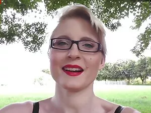 寂しい老婆が喜ばれる若いスタッド. アダ ...