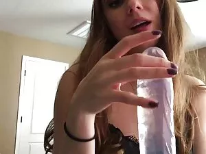 甘い十代のストリップと彼女の猫を再生 エ ...