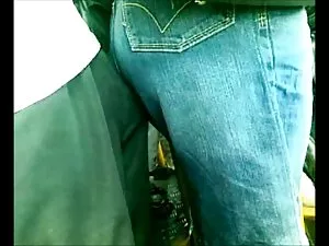 セクシーなlapdancerは、カメラの ...